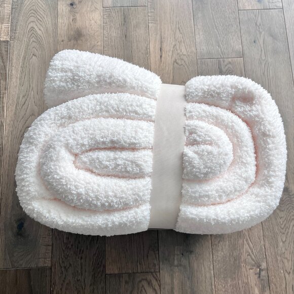 Threshold Cozy Chenille Blanket Throw Size Full Queen White NWT Soft Plush - Picture 4 of 4